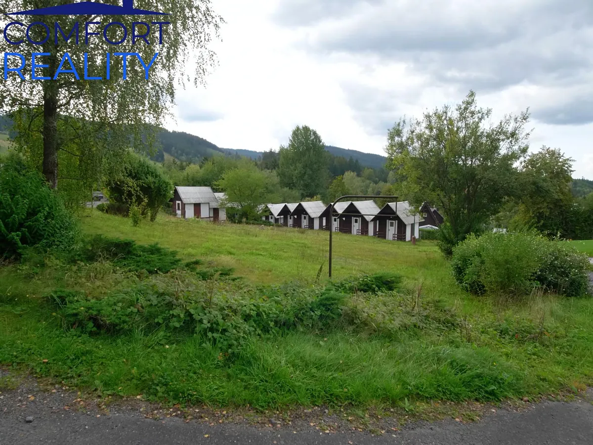 Prodej komerčního pozemku 2700 m²